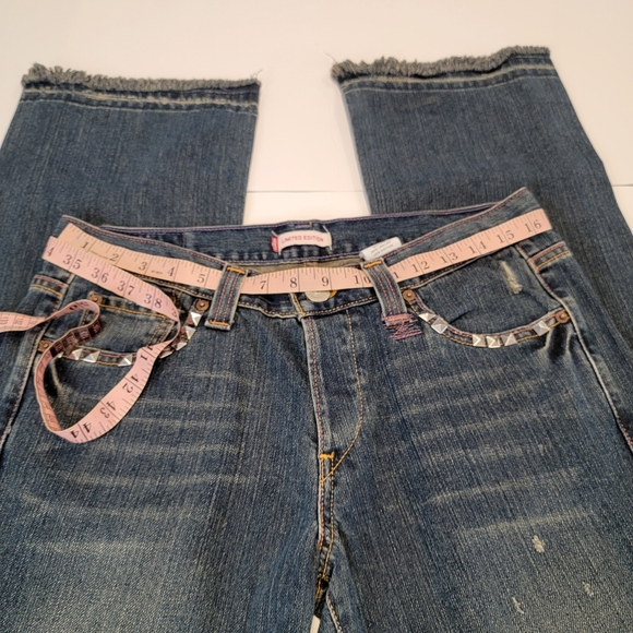 Levi's Limited Edition Distressed Patched Embroidered Boot Cut Jean  Size 9 (34) - Picture 13 of 17
